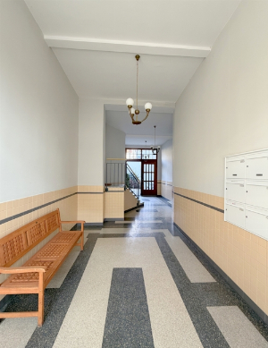 Stilvolle Altbaueinheit am Rotkreuzplatz – flexibel gestaltbar, einzigartig gelegen