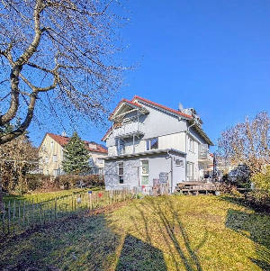 6-Zimmer-Gartenwohnung mit Anbau und ca. 170 m² Garten in ruhiger Lage von München-Allach